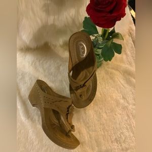 ITALINA - Tan ultra suede heeled sandal with flower design on front. Sz 8